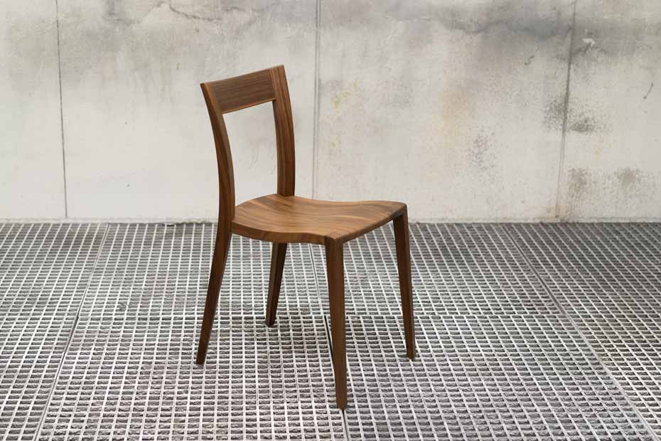 vonRICKENBACH-Holzstuhl-Sedia-Due_Nussbaum-ami._1