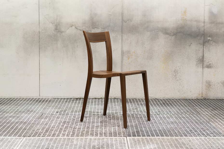 vonRICKENBACH-Holzstuhl-Sedia-Due_Nussbaum-ami._3