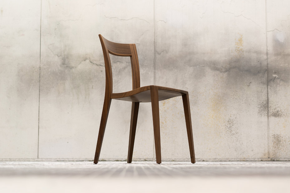 vonRICKENBACH-Holzstuhl-Sedia-Due_Nussbaum-ami._4